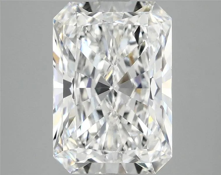 3.94ct Radiant Lab Grown Diamond (Colour E, Clarity VVS2, IGI Certified)