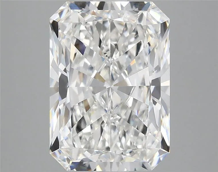 3.95ct Radiant Lab Grown Diamond (Colour E, Clarity VVS1, IGI Certified)