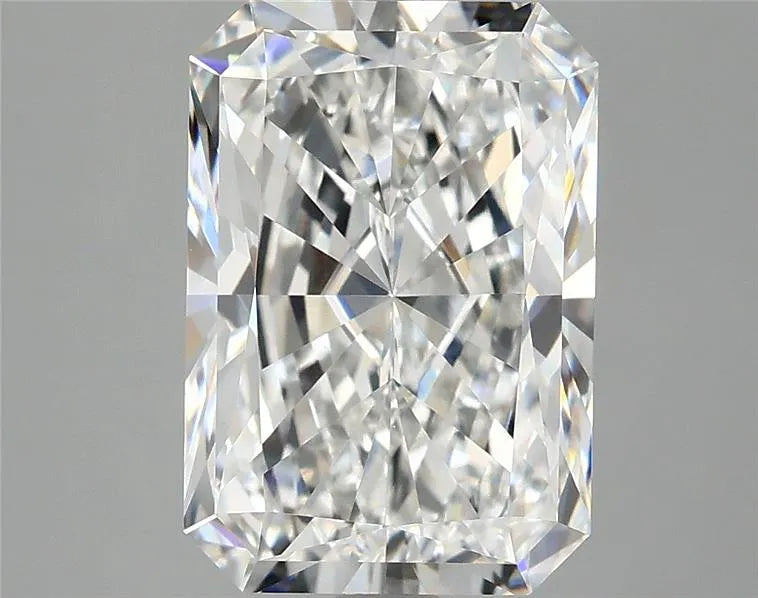 3.95ct Radiant Lab Grown Diamond (Colour E, Clarity VVS2, IGI Certified)