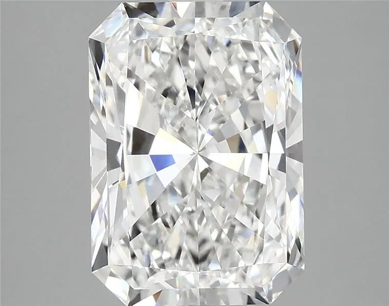 3.95ct Radiant Lab Grown Diamond (Colour E, Clarity VVS2, IGI Certified)
