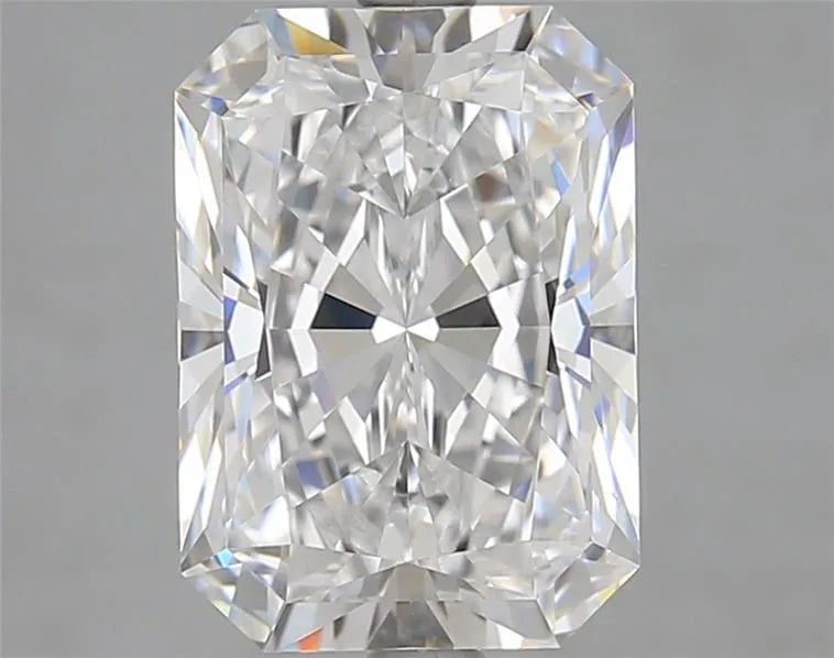 4.01ct Radiant Lab Grown Diamond (Colour E, Clarity VVS1, IGI Certified)