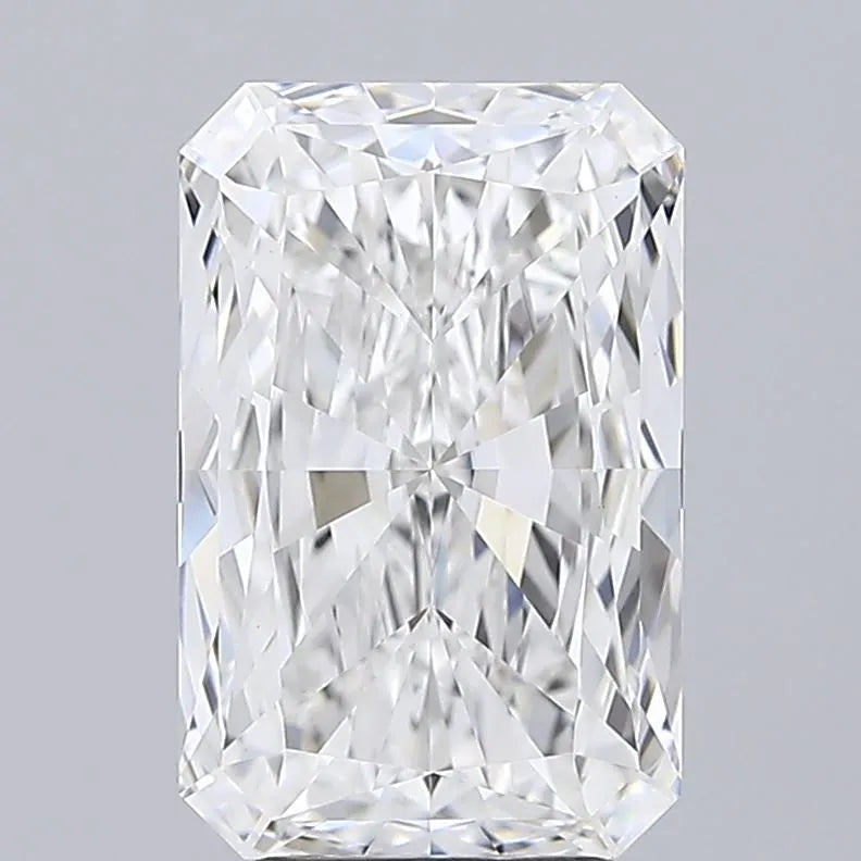 4.02ct Radiant Lab Grown Diamond (Colour E, Clarity VVS2, IGI Certified)