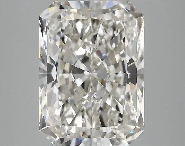 4.03ct Radiant Lab Grown Diamond (Colour G, Clarity VVS2, IGI Certified)