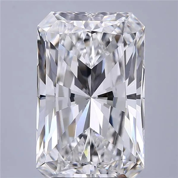 4.04ct Radiant Lab Grown Diamond (Colour E, Clarity VVS1, IGI Certified)