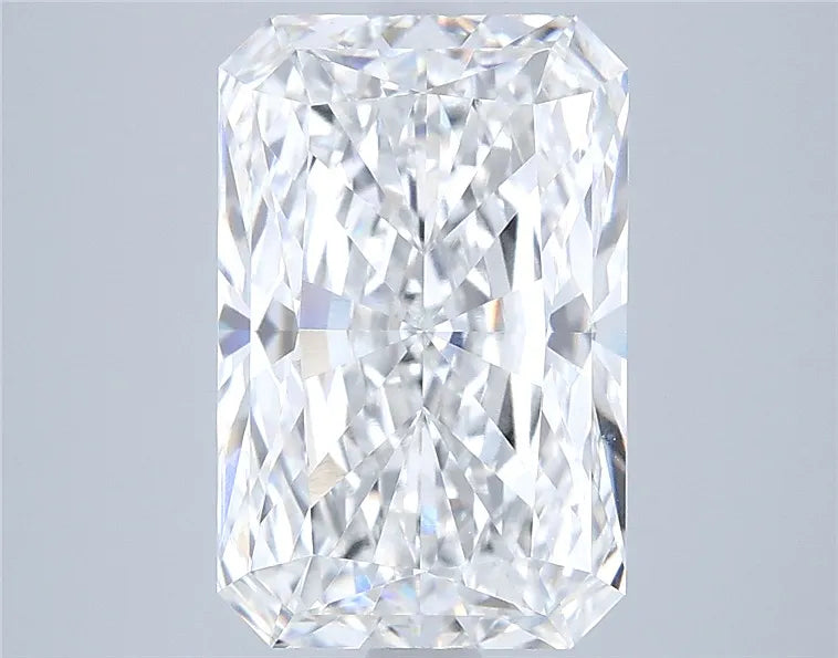 4.04ct Radiant Lab Grown Diamond (Colour E, Clarity VVS2, IGI Certified)
