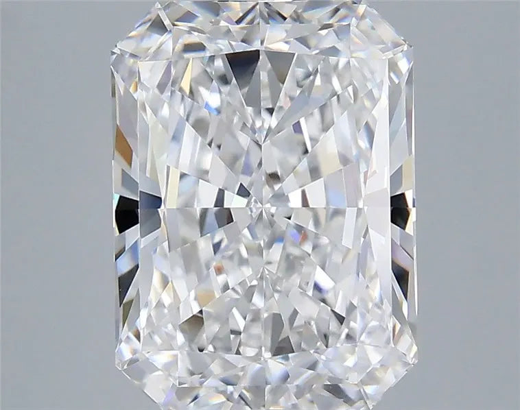 4.05ct Radiant Lab Grown Diamond (Colour D, Clarity VVS2, IGI Certified)