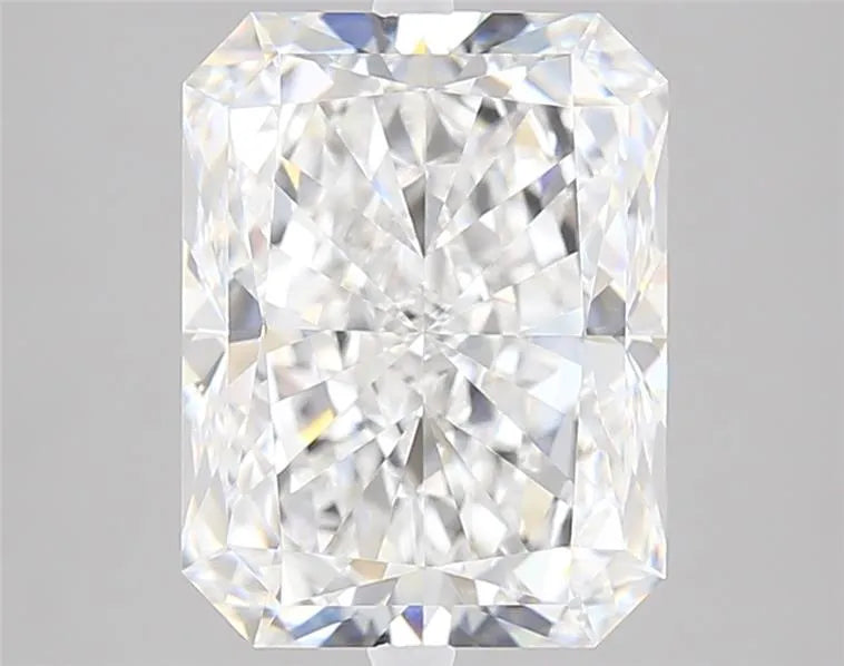 4.05ct Radiant Lab Grown Diamond (Colour E, Clarity VVS1, IGI Certified)