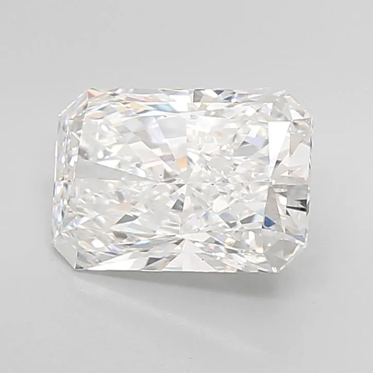 4.05ct Radiant Lab Grown Diamond (Colour E, Clarity VVS2, IGI Certified)