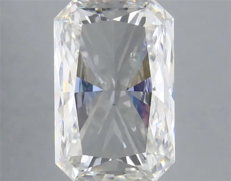 4.05ct Radiant Lab Grown Diamond (Colour G, Clarity SI1, IGI Certified)
