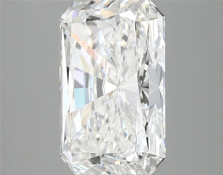 4.07ct Radiant Lab Grown Diamond (Colour E, Clarity VVS2, IGI Certified)