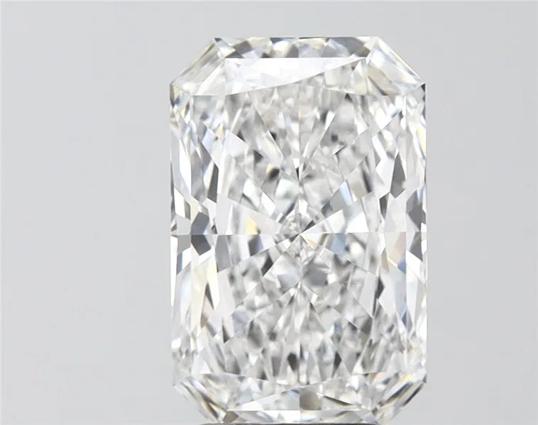 4.08ct Radiant Lab Grown Diamond (Colour D, Clarity VVS2, IGI Certified)