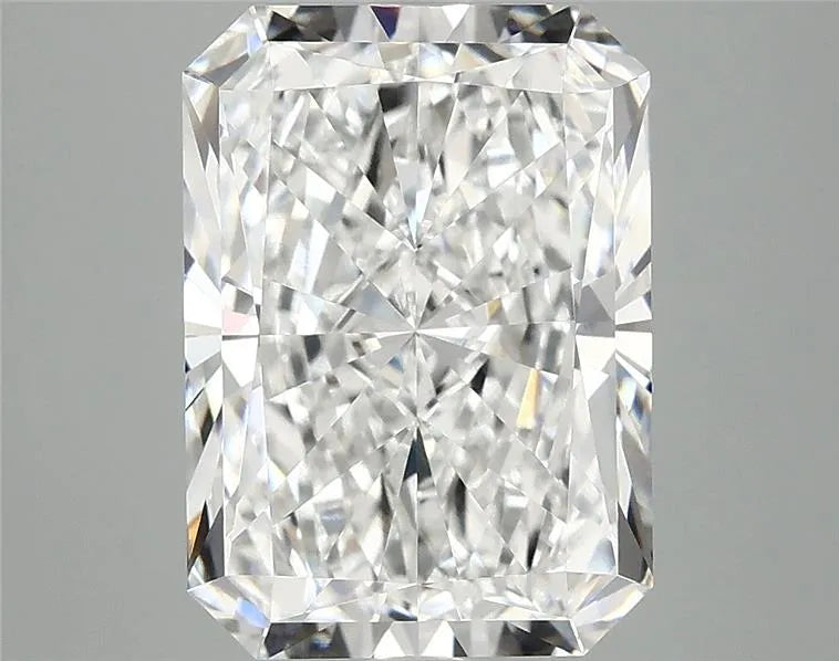4.08ct Radiant Lab Grown Diamond (Colour E, Clarity VVS1, IGI Certified)