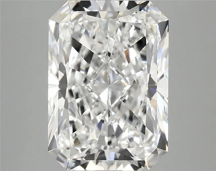 4.08ct Radiant Lab Grown Diamond (Colour E, Clarity VVS2, IGI Certified)