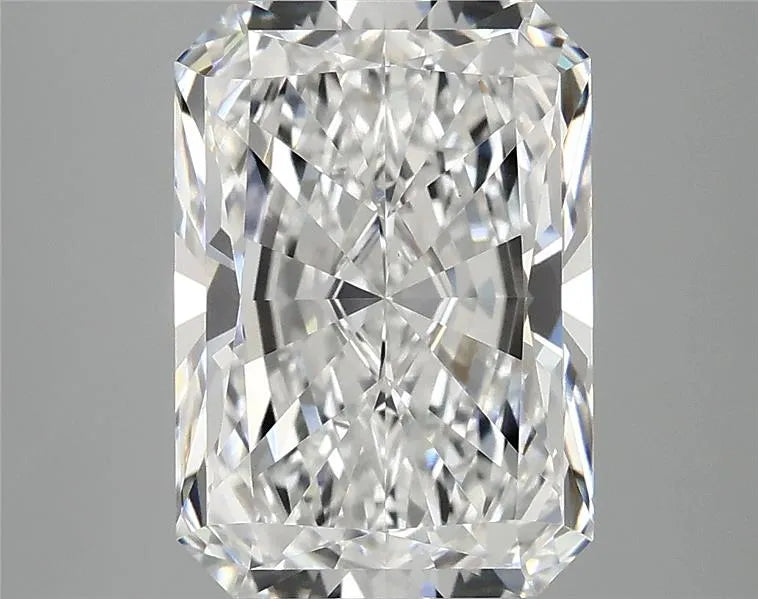 4.08ct Radiant Lab Grown Diamond (Colour E, Clarity VVS2, IGI Certified)