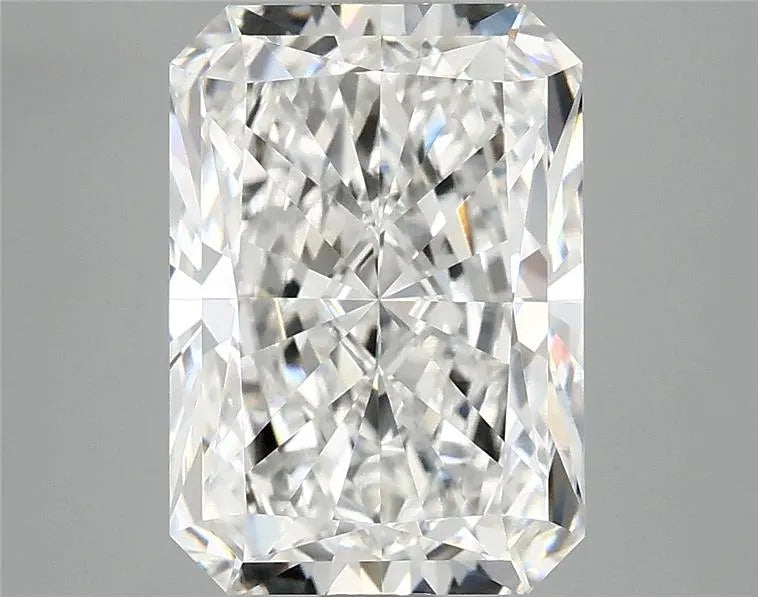 4.09ct Radiant Lab Grown Diamond (Colour E, Clarity VVS1, IGI Certified)