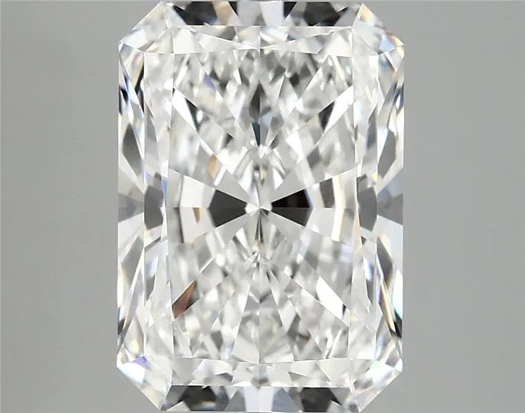 4.19ct Radiant Lab Grown Diamond (Colour E, Clarity VVS2, IGI Certified)