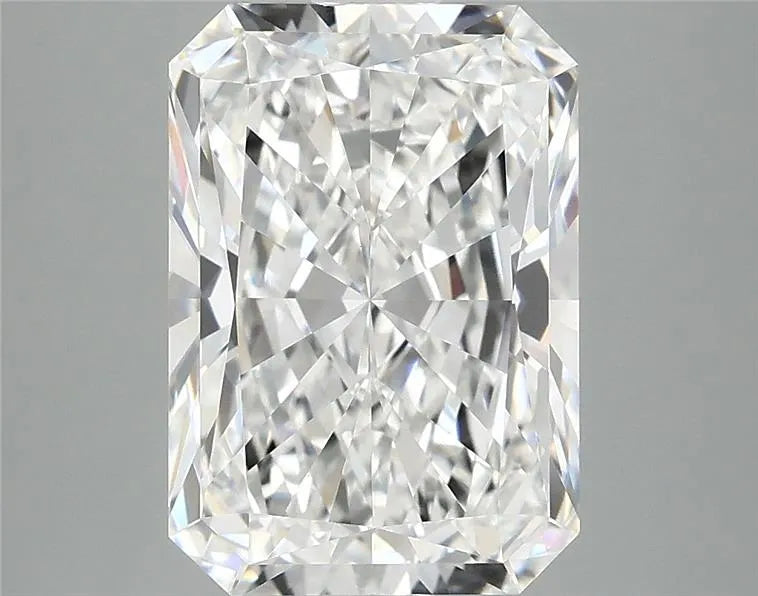 4.25ct Radiant Lab Grown Diamond (Colour E, Clarity VVS2, IGI Certified)