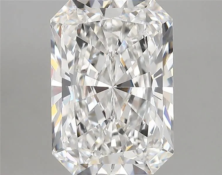 4.26ct Radiant Lab Grown Diamond (Colour E, Clarity VVS1, IGI Certified)
