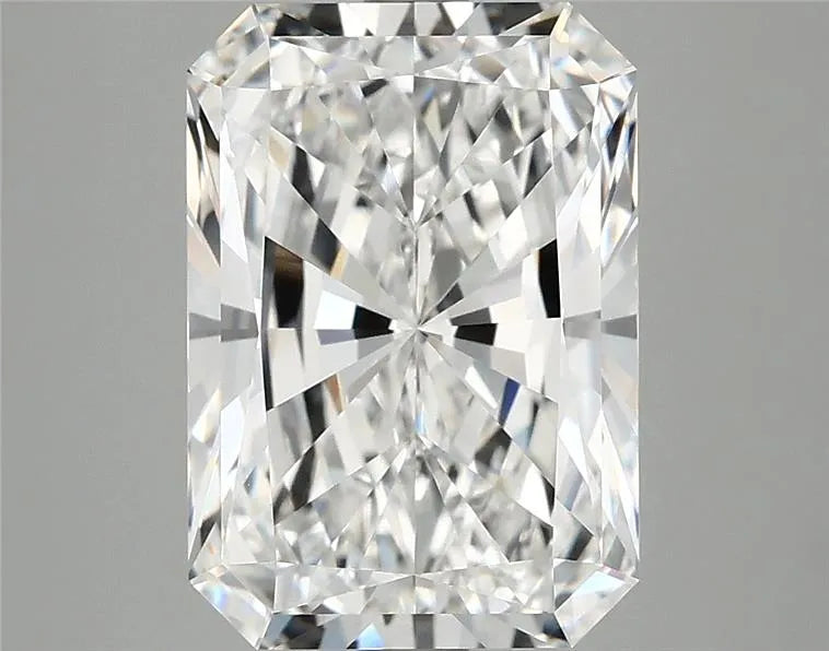 4.31ct Radiant Lab Grown Diamond (Colour E, Clarity VVS2, IGI Certified)