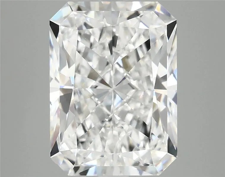 4.34ct Radiant Lab Grown Diamond (Colour E, Clarity VVS2, IGI Certified)
