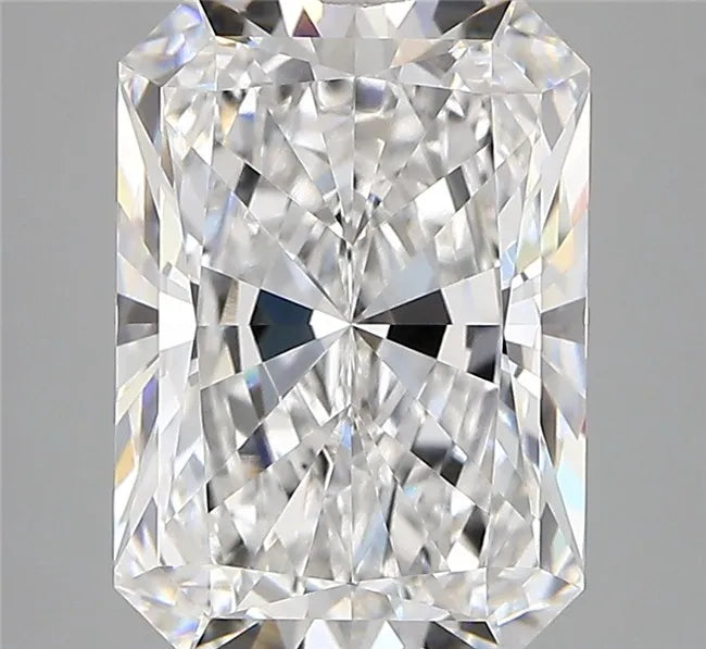 4.39ct Radiant Lab Grown Diamond (Colour E, Clarity VVS1, IGI Certified)