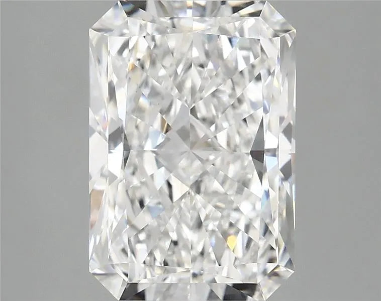 4.47ct Radiant Lab Grown Diamond (Colour E, Clarity VVS2, IGI Certified)