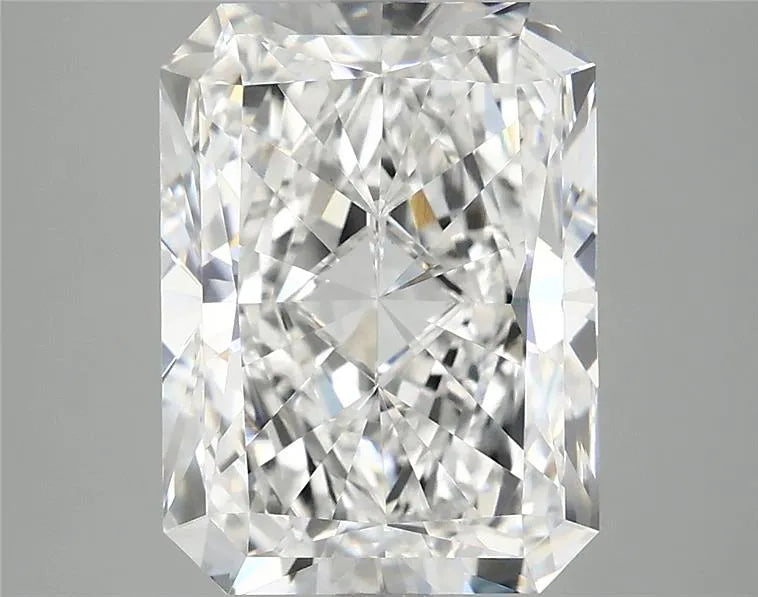 4.68ct Radiant Lab Grown Diamond (Colour E, Clarity VVS2, IGI Certified)
