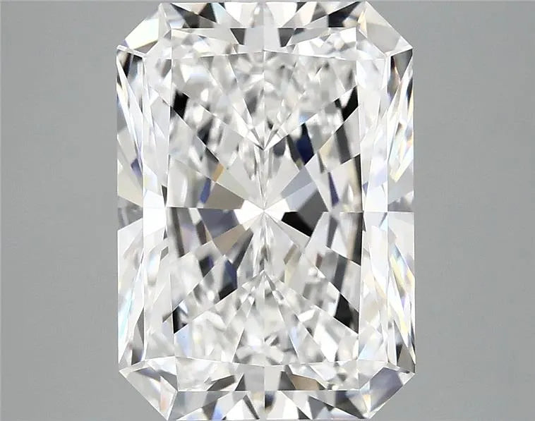 4.86ct Radiant Lab Grown Diamond (Colour E, Clarity VVS2, IGI Certified)