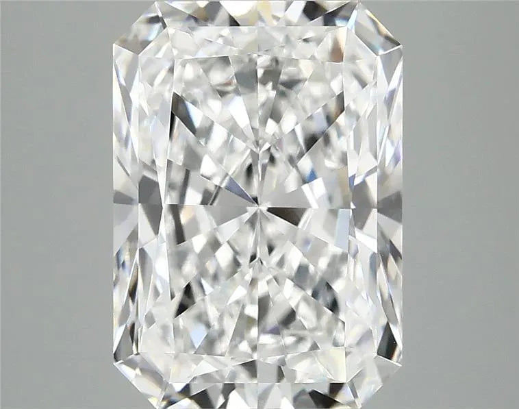 4.99ct Radiant Lab Grown Diamond (Colour D, Clarity VVS2, IGI Certified)