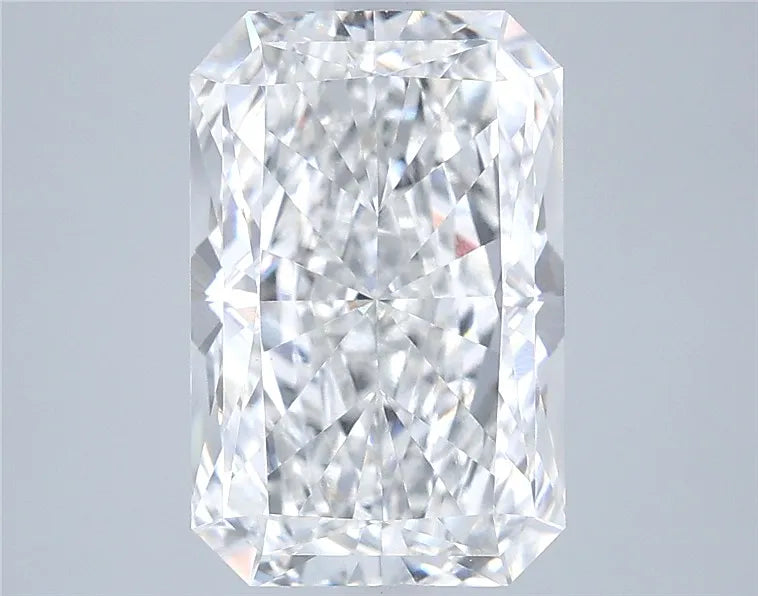 3.72ct Radiant Lab Grown Diamond (Colour E, Clarity VVS2, IGI Certified)