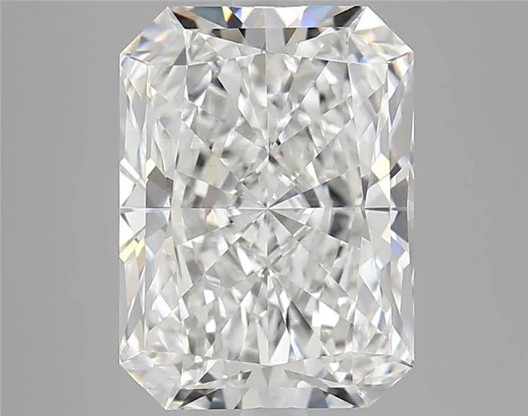 5.01ct Radiant Lab Grown Diamond (Colour E, Clarity VVS2, IGI Certified)
