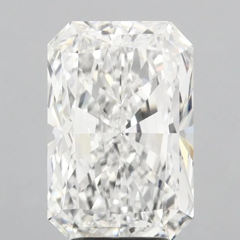5.02ct Radiant Lab Grown Diamond (Colour F, Clarity VVS2, IGI Certified)