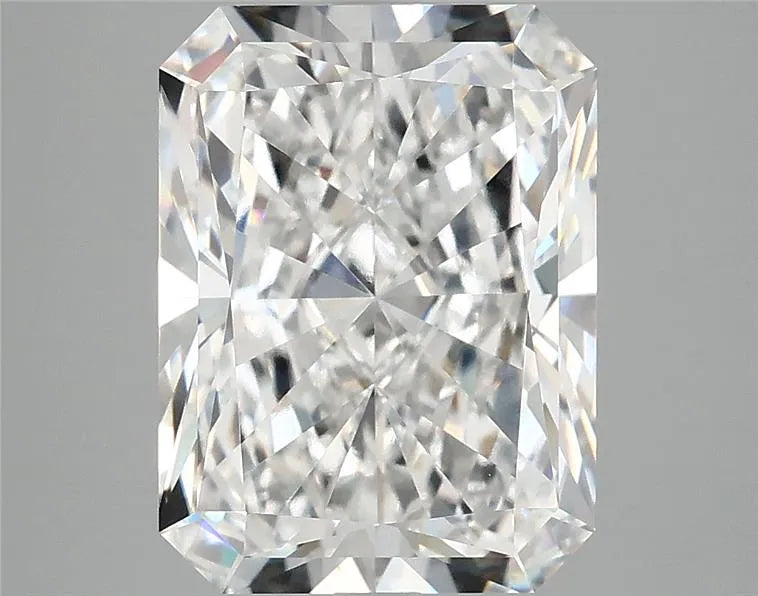 5.04ct Radiant Lab Grown Diamond (Colour E, Clarity VVS2, IGI Certified)