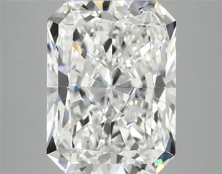 5.05ct Radiant Lab Grown Diamond (Colour E, Clarity VVS2, IGI Certified)