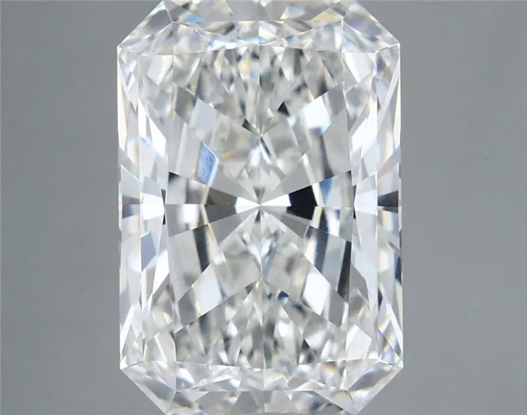 5.07ct Radiant Lab Grown Diamond (Colour E, Clarity VVS2, IGI Certified)