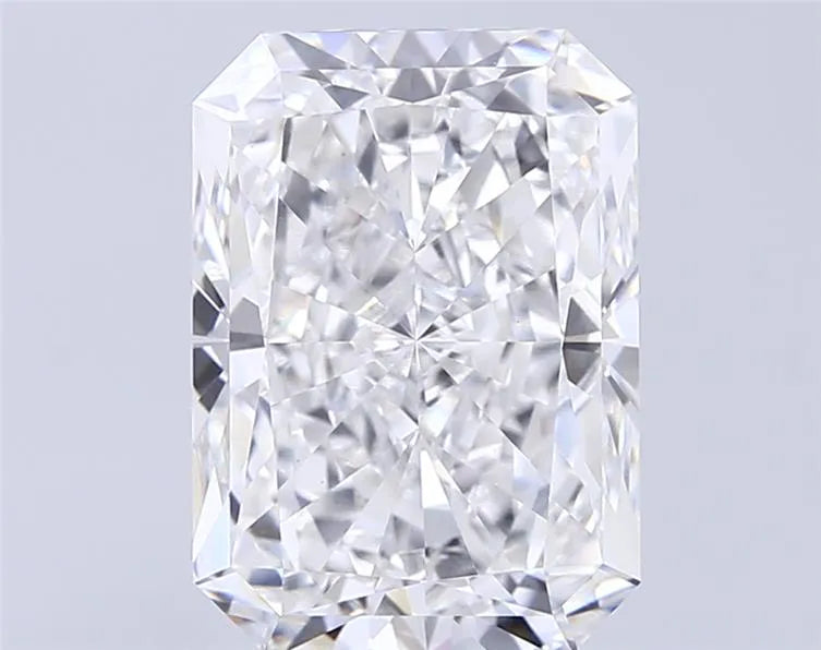 5.07ct Radiant Lab Grown Diamond (Colour E, Clarity VVS2, IGI Certified)