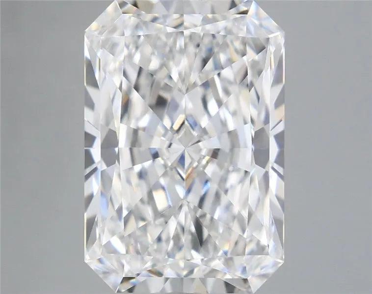 5.53ct Radiant Lab Grown Diamond (Colour F, Clarity VVS2, IGI Certified)