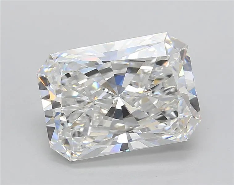 4.01ct Radiant Lab Grown Diamond (Colour E, Clarity VVS2, GIA Certified)